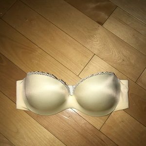 Whote Strapless Bra